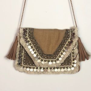 leela clutch in natural